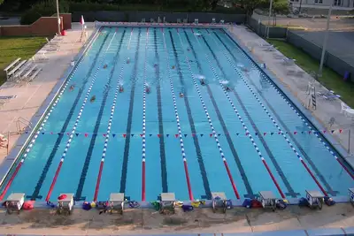 Image de Family-friendly Unit! Indoor Swimming Pool, Free Parking! Close to Downtown!