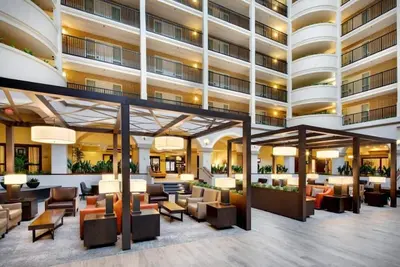 Image de 2 Spacious Units w/Complimentary Cooked-to-order Breakfast! Free Parking, Pool!