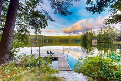 Image de Renovated lakefront cottage w/ hot tub, dock, kayaks, swim platform, & firepit