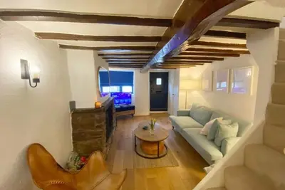 Image de 1750's cottage with open fire and beams in the historic village of Up Holland