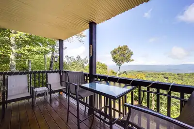 Image de 1 Mi to Ski: Condo w/ Fireplace in Beech Mountain!