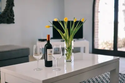 Image de Elegant and spacious two-storey villa of 156 m2 consisting of a large living room, kitchen complete with dishwasher, microwave oven, electric oven, coffee machine, kettle, fridge and freezer. Indoor and outdoor dining area, two double bedrooms with privat