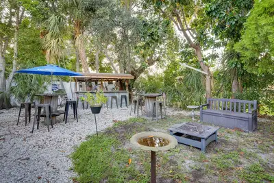 Image de St Petersburg Home w/ Yard & Grill: 2 Mi to Beach!