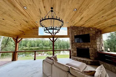 Image de Big Oak Fishing Retreat