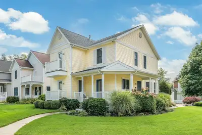 Image de Renovated Home w/Fire Pit - 2 Blocks to Beach & Close to Town