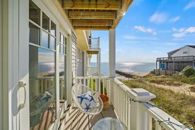 Image de Stunning Ocean Heights Condominium Unit offering water views and a private beach on The Cape!