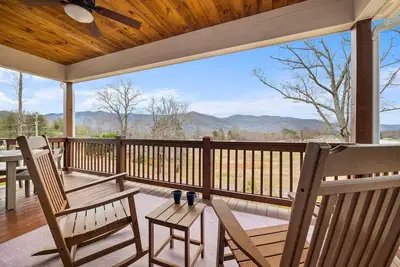 Image de Luxe quiet cabin! Hot tub w/ mountain views, Dogs welcome!