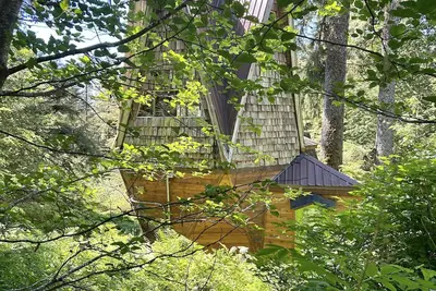 Image de Organic-mod mid-century A-frame gem in pristine coastal forest setting