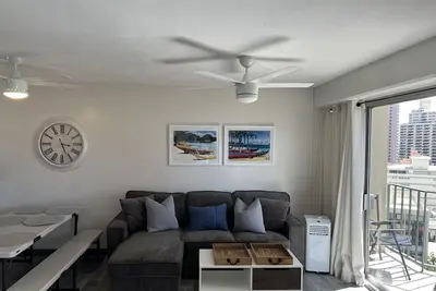 Image de Charming 2 bedroom Waikiki Apt, Sleeps 6 with Free parking