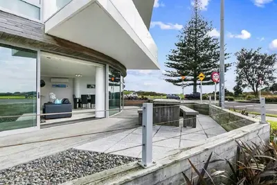 Image de Beachfront at the Mount - Lovely 3-Bed Apartment\n\n