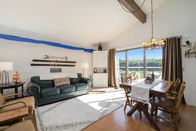 Image de Cozy Summer Townhome - Beautiful Lakefront Access in a Private, Rural Community