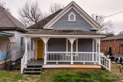 Image de 3 Bedroom 3 Bath House  in Atlanta -Two Blocks To Gwcc, Mercedes-Benz Stadium