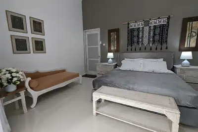 Image de Kick back and relax in this stylish villa, just a 5-minute walk to the beach!