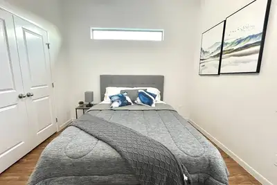 Image de New! 5 min from Mall, Airport, and Dinning!