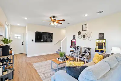 Image de Brand New * 3/2. House * SeaWorld * 6 Flags Texas