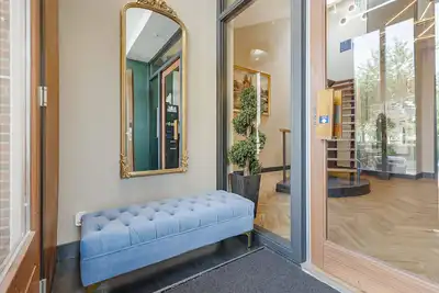 Image de High-end boutique studio near city center!