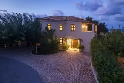 Image de Argo Luxury Villa (Iason Villas), 3 Bedrooms, Private Pool, Garden, Next To Male