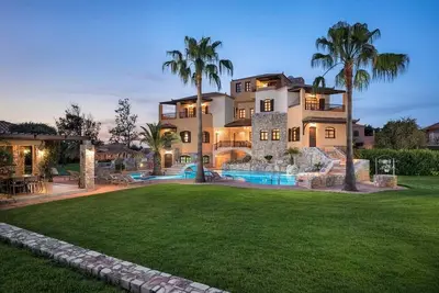 Image de Natali Luxury Villa (Iason Villas), 9 Bedrooms, Private Pool, Garden, Next To Ma