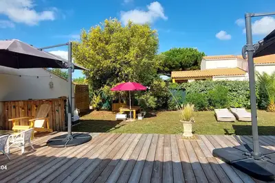 Image de Nombre d'oiseaux vous réveilleront chaque matin vus des70 m² de la terrasse bois