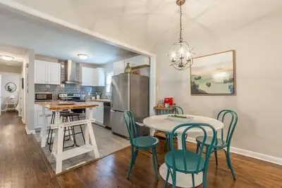 Image de Cute vacation home Only 5 mins from Airport! !