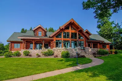 Image de Exclusive Home On Chippewa Flowage- 3. 6 acres with sand beach and two Private docks