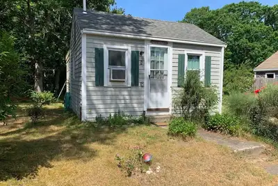 Image de Studio Cottage w/ Oak Floors and Knotty Pine Walls (Cs0003)