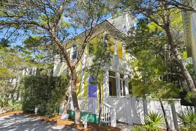 Image de Large 1 Bd Guest Cottage Stand Alone Home in Seaside + 2 Adult Bikes!