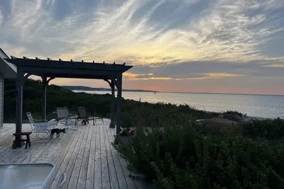 Image de Hampton's Beachfront retreat. Spend the summer: On The Beach! .