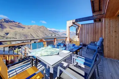 Image de Chalet, à 10m des pistes de ski, remise en forme, terrasse, cheminée ou poêle à bois, télévision