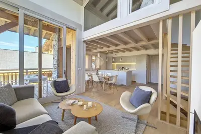 Image de Chalet, 10m des commerces, étage -1, remise en forme, balcon, cheminée ou poêle à bois, télévision