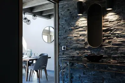 Image de Chalet, 10m des commerces, remise en forme, terrasse, balcon, cheminée ou poêle à bois, télévision