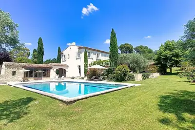 Image de Bastide proche du centre d'Aix En Provence avec une belle vue sur la campagne