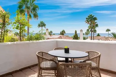 Gorgeous 3 Br Apart with Sea Views, Pool