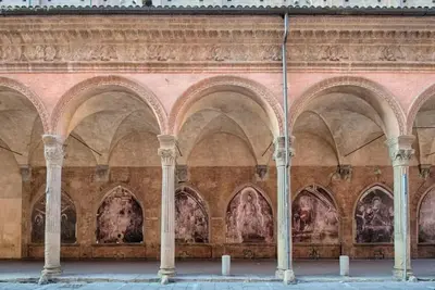 Image de The courtyard between the arcades