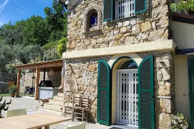 Lovely VacationHome immersed in nature, stunning views, pool, outdoor kitchen, Wifi