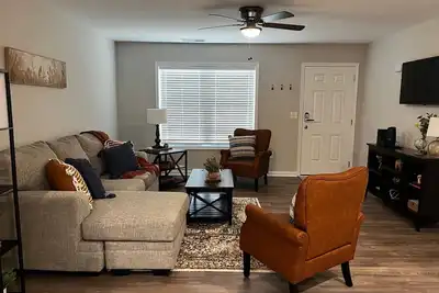 Image de 811 Gregg St. 2 Bed Apt Fully Furnished