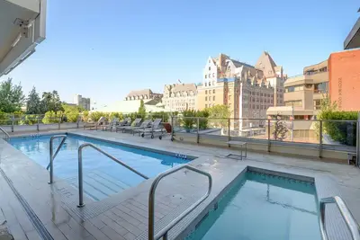 Image de Kings (Beds) Corner at the Falls-spacious downtown retreat living, Ac, Gym, Pool