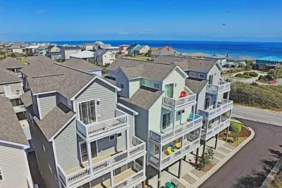 Image de Experience 'Settle In' – Coastal Views & Comfort