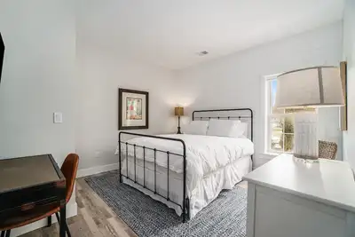 Image de Largest Upstairs unit at the Dala House (sleeps 4)
