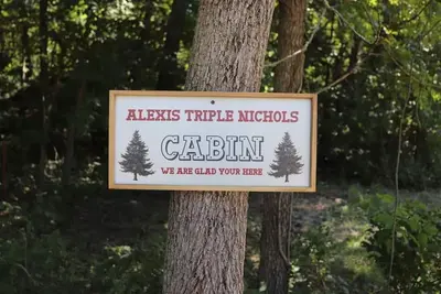 Image de Alexis Triple Nichols Cabin