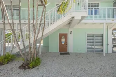 Image de Large Waterfront Home, w/Efficiency, Pool, Kayaks