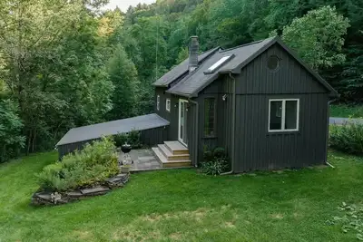 Image de The Mill House: An Enchanting, Stream-Side Retreat\n