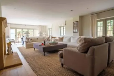 Image de Cotswold countryside escape with natural swimming pool, gym, sleeps 14 guests