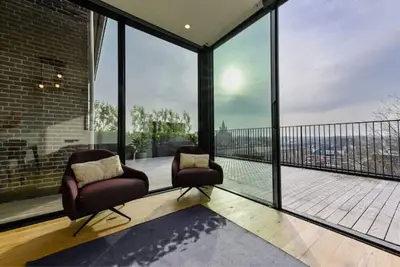 Image de Upscale & Unique ~ Cinema Room ~ Terrace ~ Views!