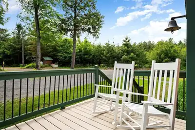 Image de Elegant Riverfront Home - Pet Friendly!