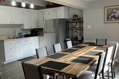 Image de Freshly renovated 4 bedroom just 2 Miles to Notre Dame