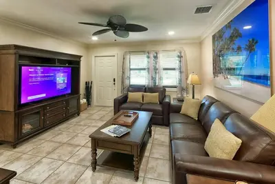 Image de Luxury 2 King Bedroom Suite | Pool | Pets |Walk to Wilton Dr