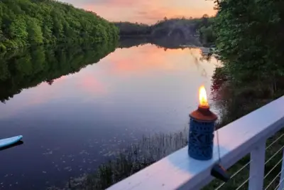 Image de Secluded Waterfront Home With Room For All