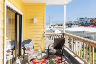 Image de Dolphin Kisses @ Beach Harbor Condos. \"B Bldg\" - New in 2024. Linens Included!