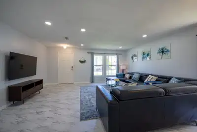 Image de 8 miles to Disneyworld theme parks! Sweet & peaceful vacation home